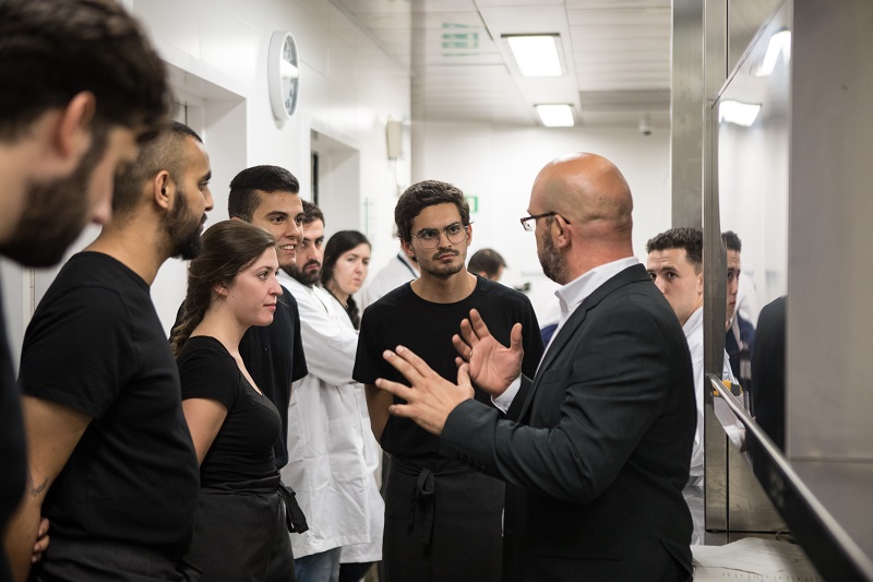 Dirección de Sala y Atención al Cliente